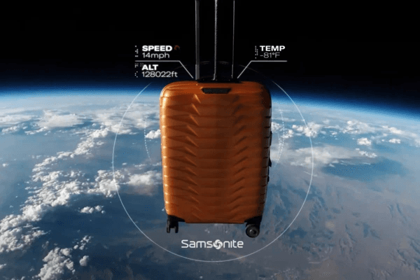 Видео: чемодан Samsonite уронили с высоты 40 км для тестирования его прочности.