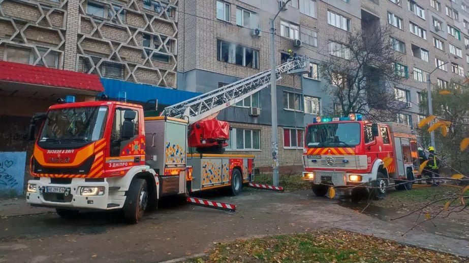 Во время пожара в Днепре спасены четыре человека, включая двоих детей. Пожарные оперативно оказали помощь.