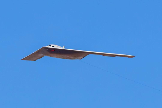 Испытания новейшего американского стелс-бомбардировшика B-21 Raider  / © Julian Elnasser / Х