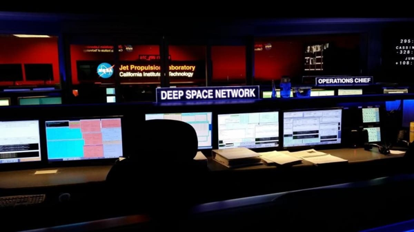 Комната управления Deep Space Network в Лаборатории реактивного движения NASA в Пасадене, штат Калифорния, осталась пустовать после эвакуации сотрудников учреждения / © Nola Taylor Redd